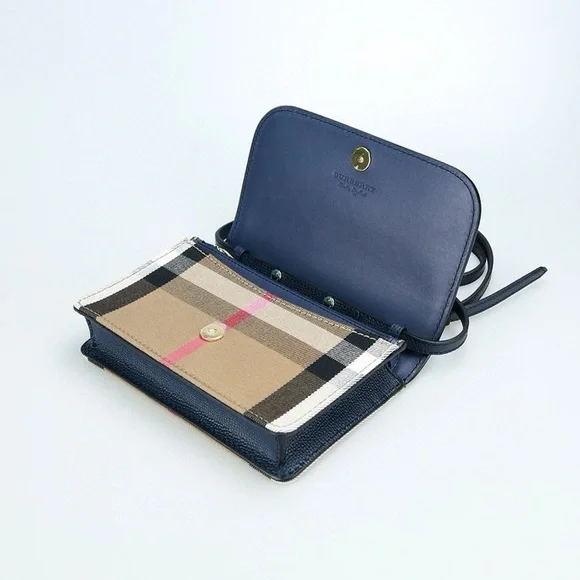 Burberry classic check leather crossbody bag with detachable/ adjustable… - Picture 2 of 9